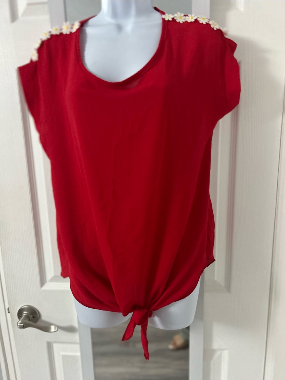Red Daisy-Shoulder Tie-Front Crop Top